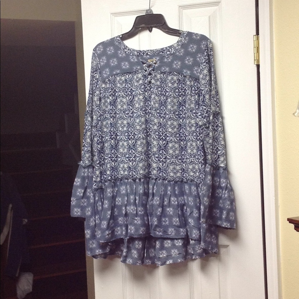 Blue and white ruffled flowey  blouse.